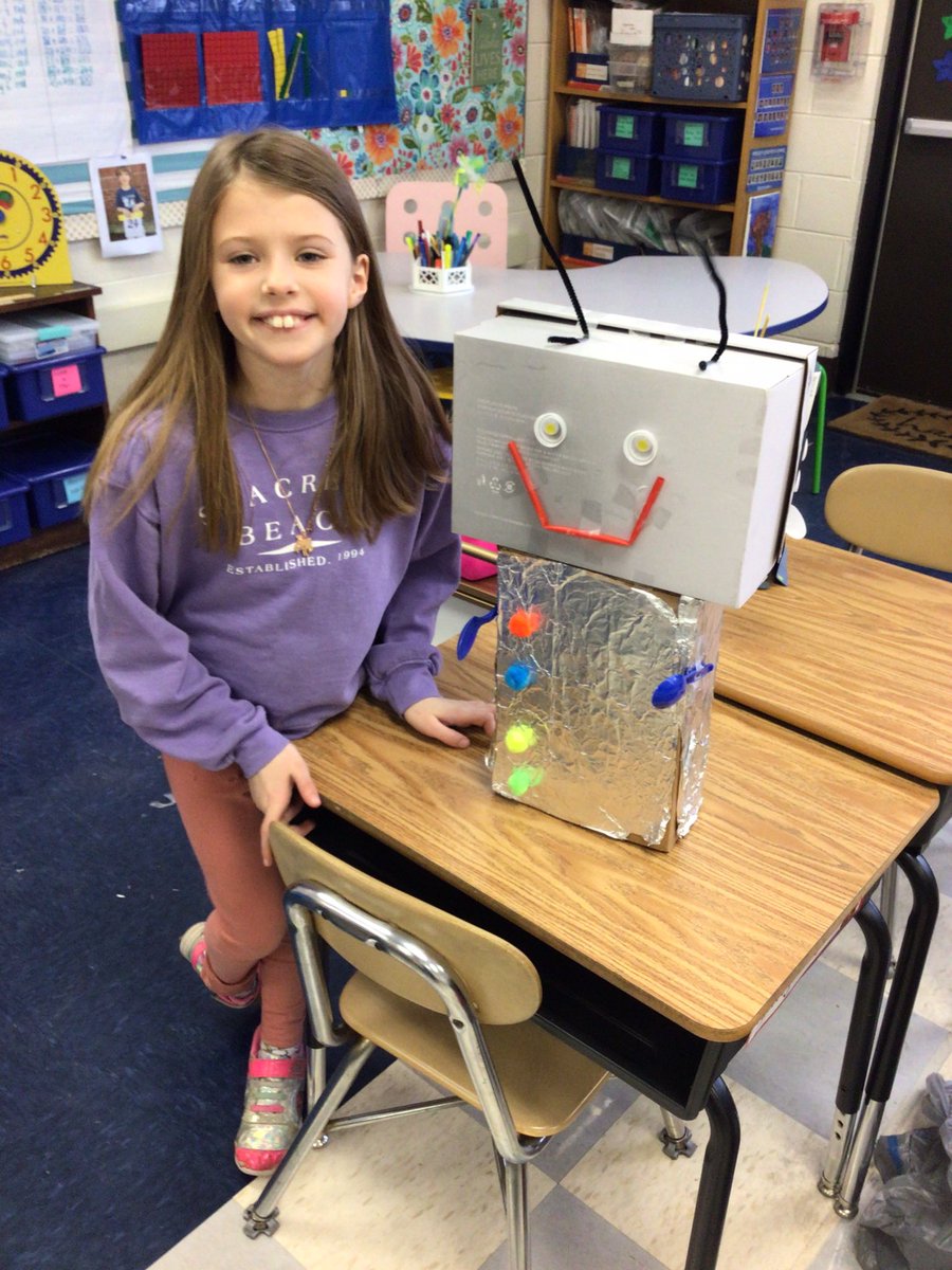 MissGallagher5's tweet photo. We had so much fun building our own robots today! #dg58pride #dg58learns 🤖 https://t.co/BCagsxlXFK