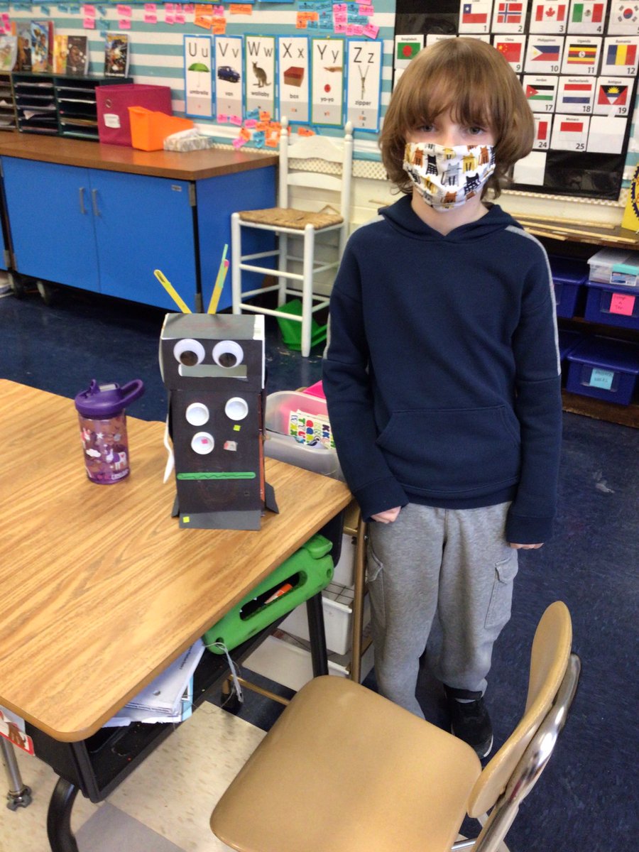 MissGallagher5's tweet photo. We had so much fun building our own robots today! #dg58pride #dg58learns 🤖 https://t.co/BCagsxlXFK