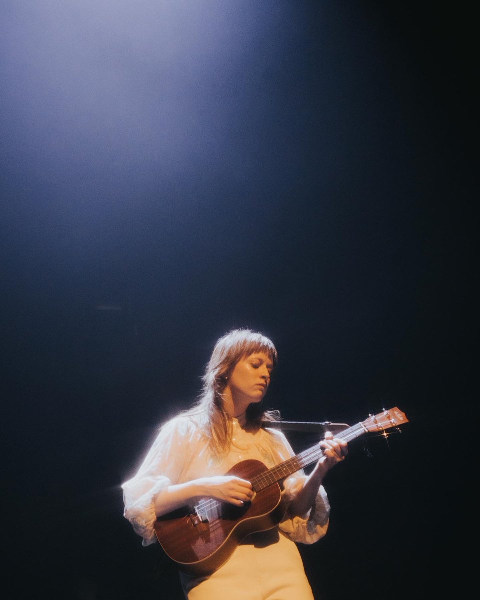 orlagartland's tweet photo. NEW YORK last night w @doddleoddle 

my fave dodie show ever

god i love playing music with my friends

photos by @deaniechen ❤️ https://t.co/qjF4CusUax