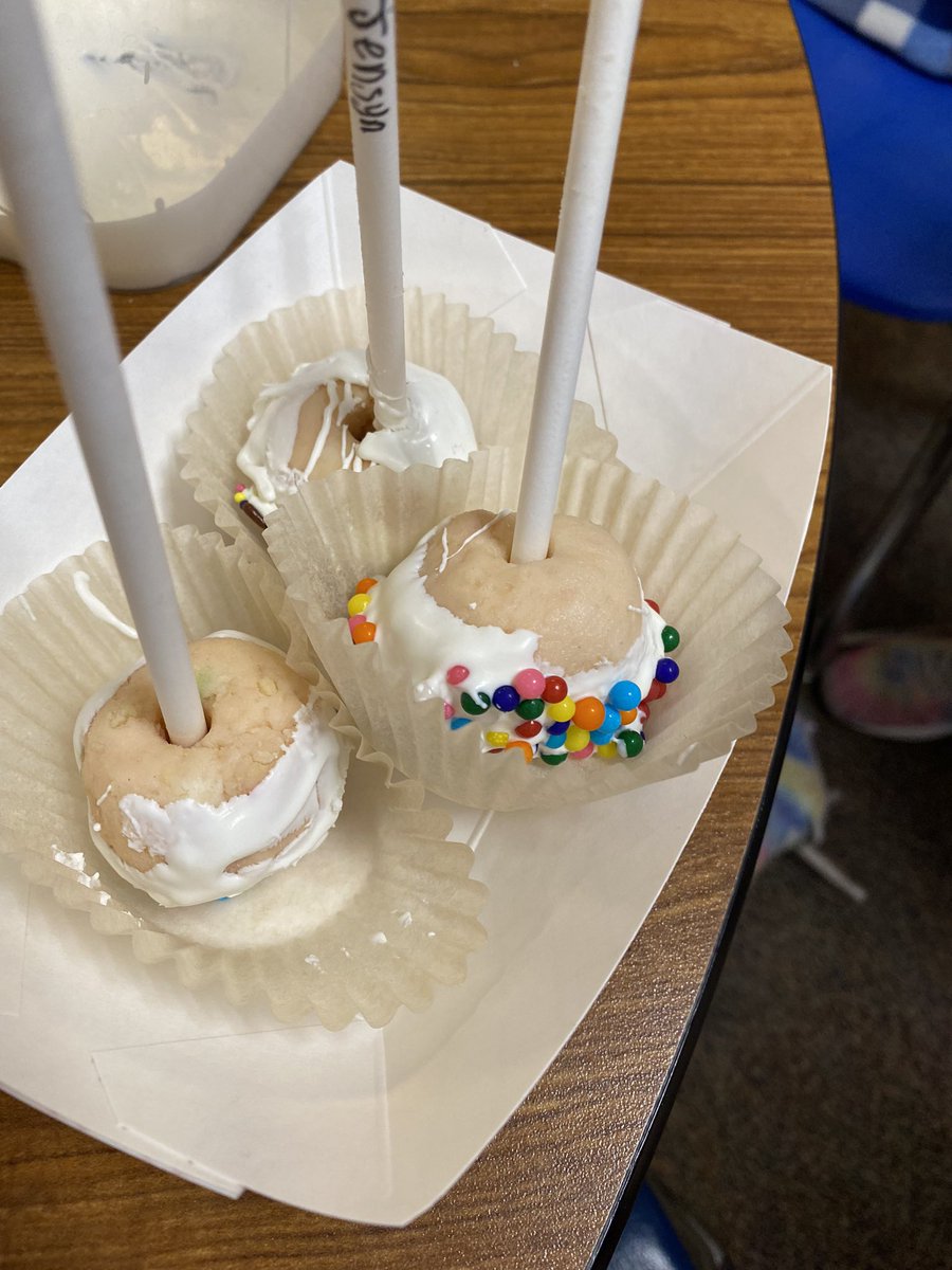 lheath63's tweet photo. Cake Pops #cookingclub #santaritarocks @Mrs_Marshall5 @kaysantarita https://t.co/OItFaG6ZEL