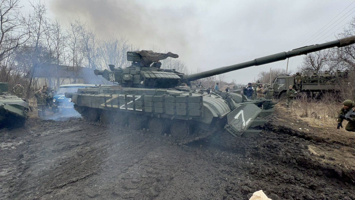 sashakots's tweet photo. Жители освобожденных деревень Донбасса: Мы ждали этого восемь л��т Мой большой репортаж с фронта https://t.co/smQfnPmnX3 https://t.co/Lm0e9S7cL3