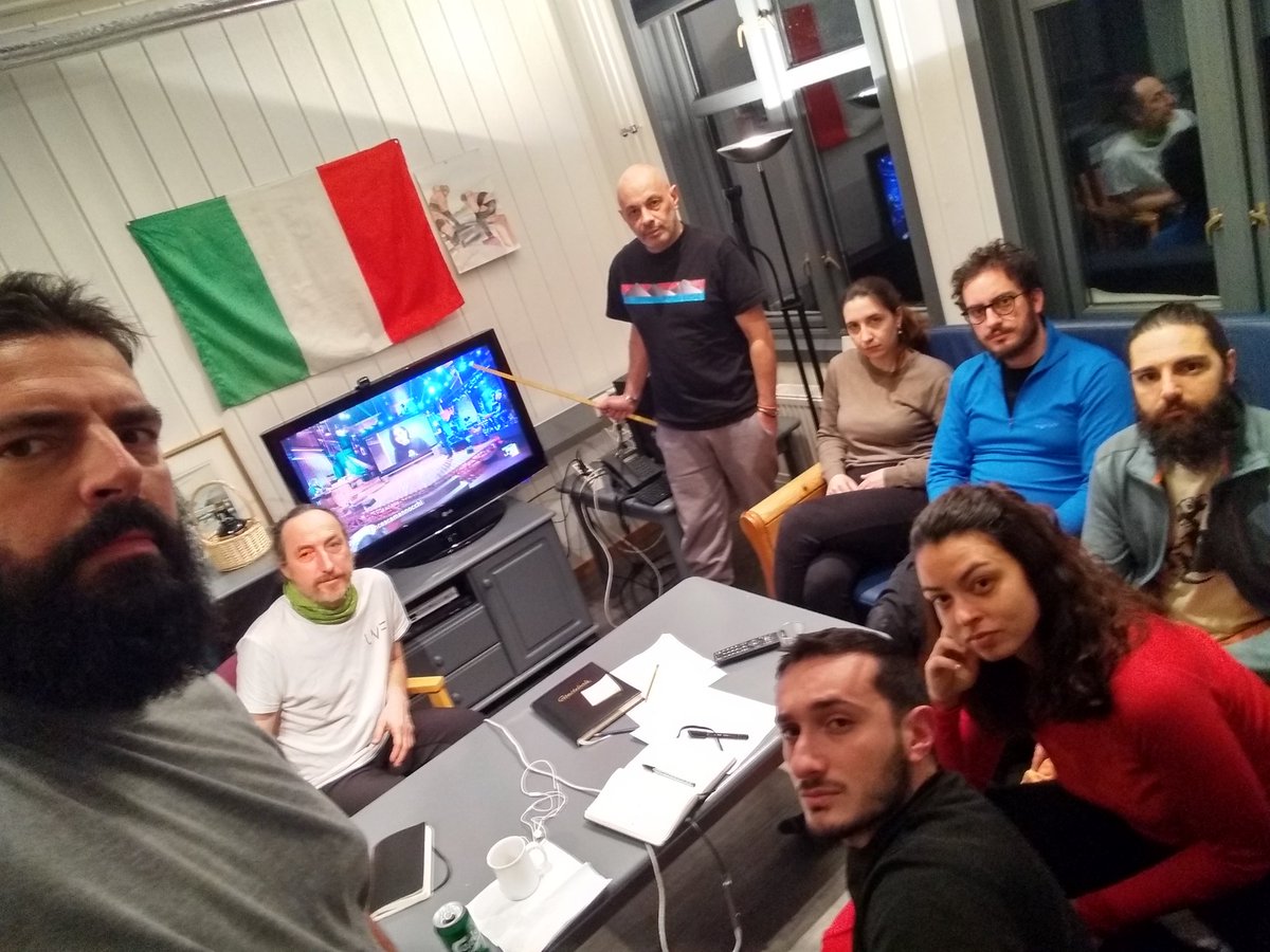 Seguendo <a href="/zdizoro/">Diego Bianchi</a> e <a href="/welikeduel/">Propaganda Live</a> dalla base Artica del CNR "Dirigibile Italia". Dal freddo dell'Artico dove collaboriamo con tutti i paesi questa guerra sembra ancora più assurda #propagandalive #russianinvasion #SituazioneFluidaMaNonEAcqua
