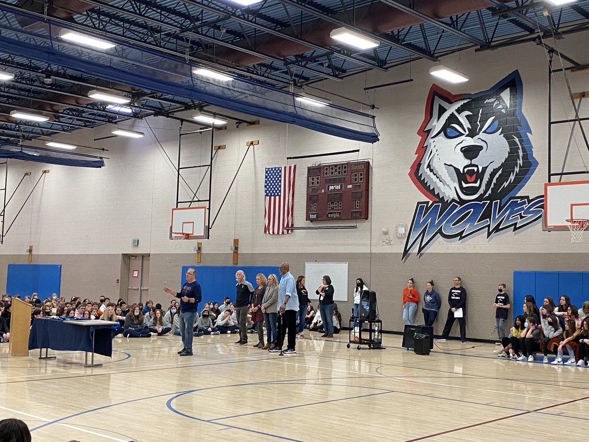 GordonRVMS's tweet image. 25th Anniversary @RanchViewMS ! 🎉 Complete with a celebration of amazing students and staff (past and present), a sneak peek of Legally Blonde, and a great performance by the choir. #ranchviewproud