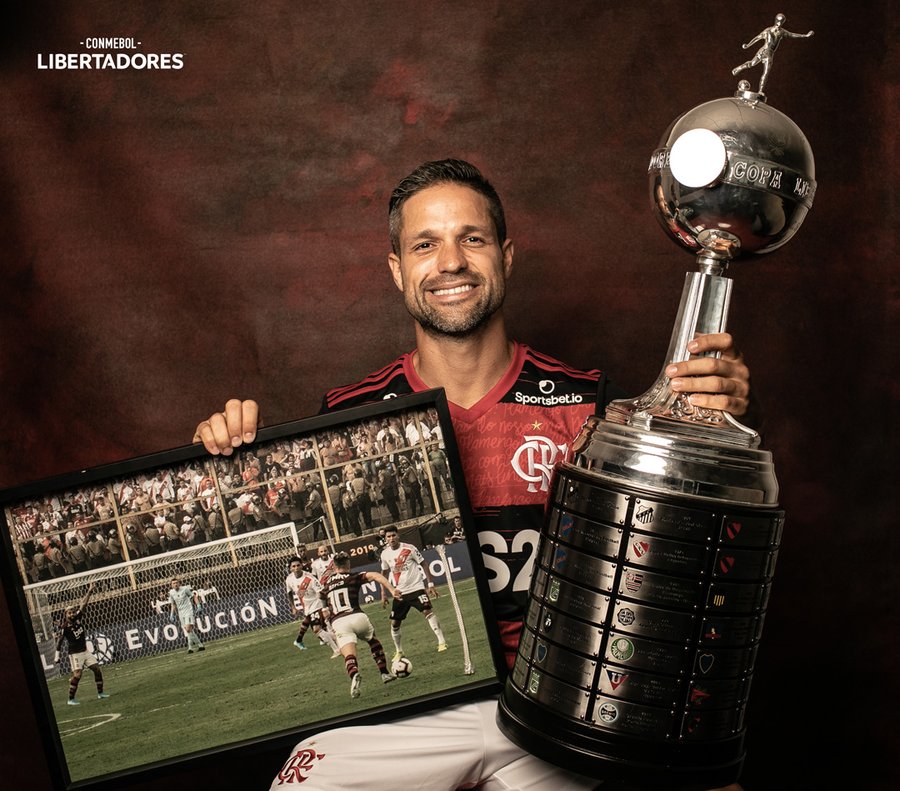 Diego recebe homenagens do Flamengo e perfil da Libertadores por seu aniversário: Multicampeão