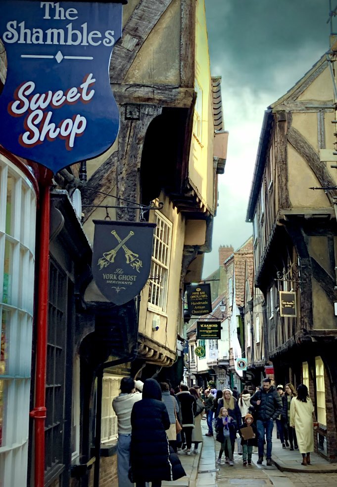 tikistevo's tweet photo. A great couple of days exploring York! #york #yorkshire #england #history #tourism #vikings #romans #harrypotter #Yorkminster #theshambles #visityork #visityorkshire #visitengland @VisitYork @wereyorkshire @York_Minster https://t.co/WbCySHBkG0