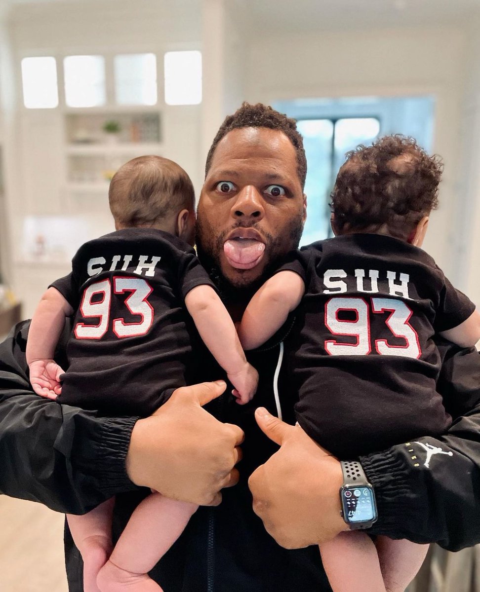 NdamukongSuh's tweet photo. One year ago, my wife and I were preparing to welcome our twins. 

It felt like the biggest moment of my life.

With a million things competing for my time, I chose to be a different kind of “business dad”.

Some reflections on my first year of fatherhood: https://t.co/GWklB0g2Kx