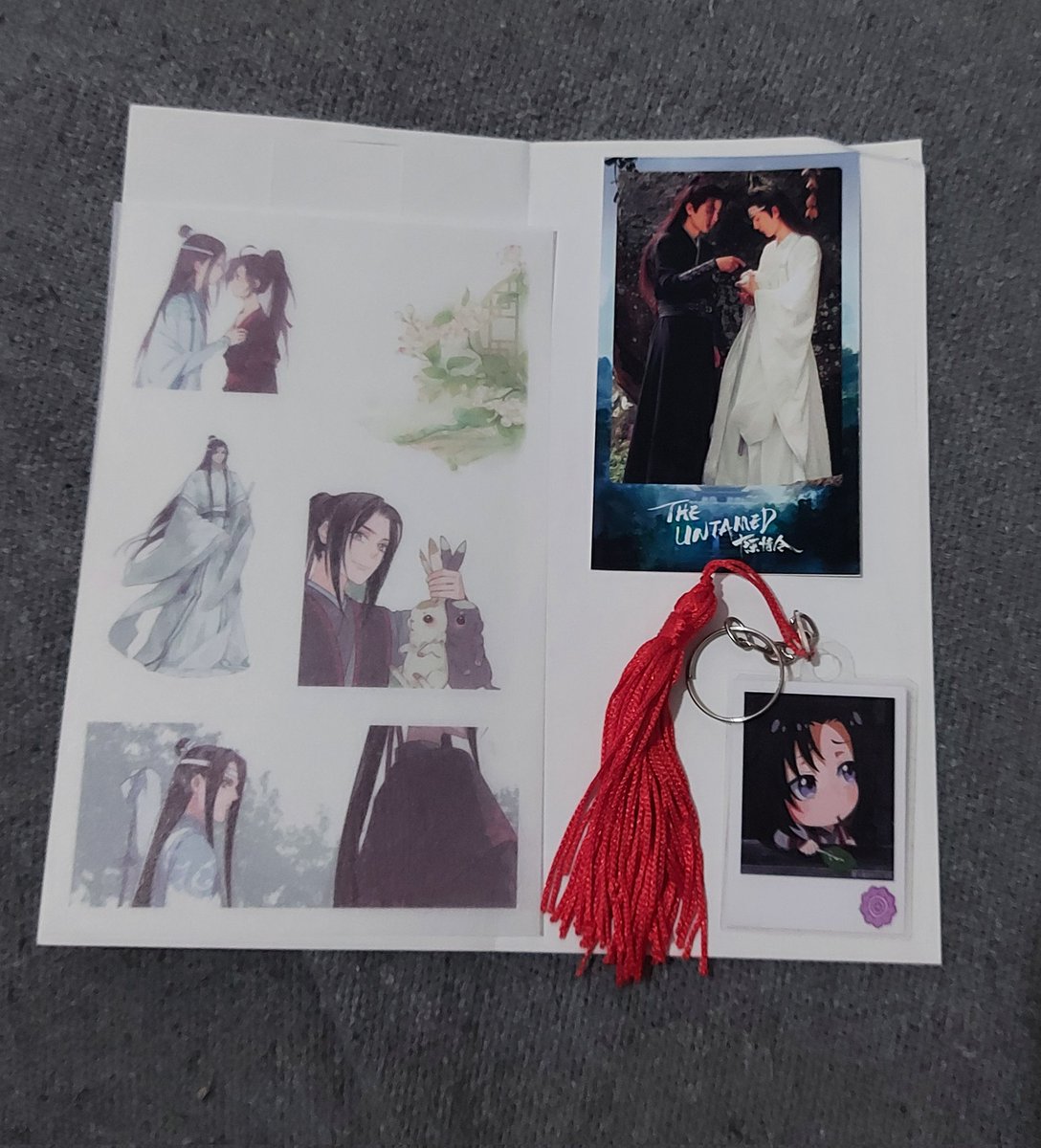 stuckinmxtx's tweet photo. GIVEAWAY EM COMEMORAÇÃO A MDZS NA NEWPOP ❤💥

- 6 cartões postais diversos de MDZS.
- 5 adesivos diversos dos wangxian. 
- 1 card dos wangxian em The Untamed.
- 1 chaveiro do Wei Wuxian versão chibi. https://t.co/5ltfk7Uyi2