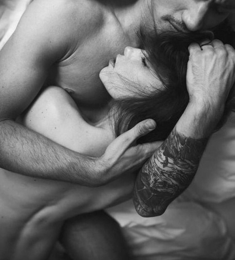 Фотосессия на кухне пара. Его девушки занимаются с любовью. Петтинг с маленькой девочкой. Страсть в постели. Его девушки занимаются с любовью.