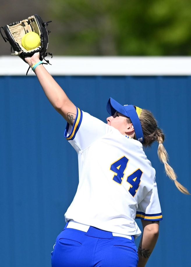 SavageStormSB's tweet photo. Alexis Lambert #44🚨Favorite Color-pink, Food-pizza, Most memorable moment-my walk off HR against Northwestern last year, Best Advice-it will all be over eventually, so enjoy every second of it, Pregame Song-Every Season by Roddy Rich, Can’t live without-my weenie pups🐶⚡️ #SE https://t.co/Hfc0WrSQNG