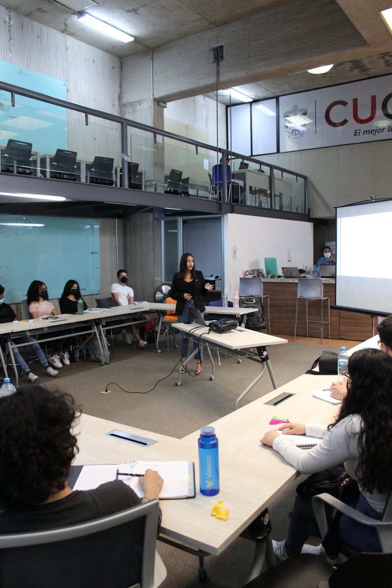 line_cucea's tweet photo. El día de hoy en el Laboratorio de Innovación y Emprendimiento tuvimos el taller de Oratoria Empresarial con Gretel Cotero. 📸 
.
.
Estamos contentos de tener a los alumnos del CUCEA en nuestras instalaciones.🙂
.
.
#CUCEAElMejorLugarParaElTalento #LINE #LINEEmprende https://t.co/zZf0U5KVnx
