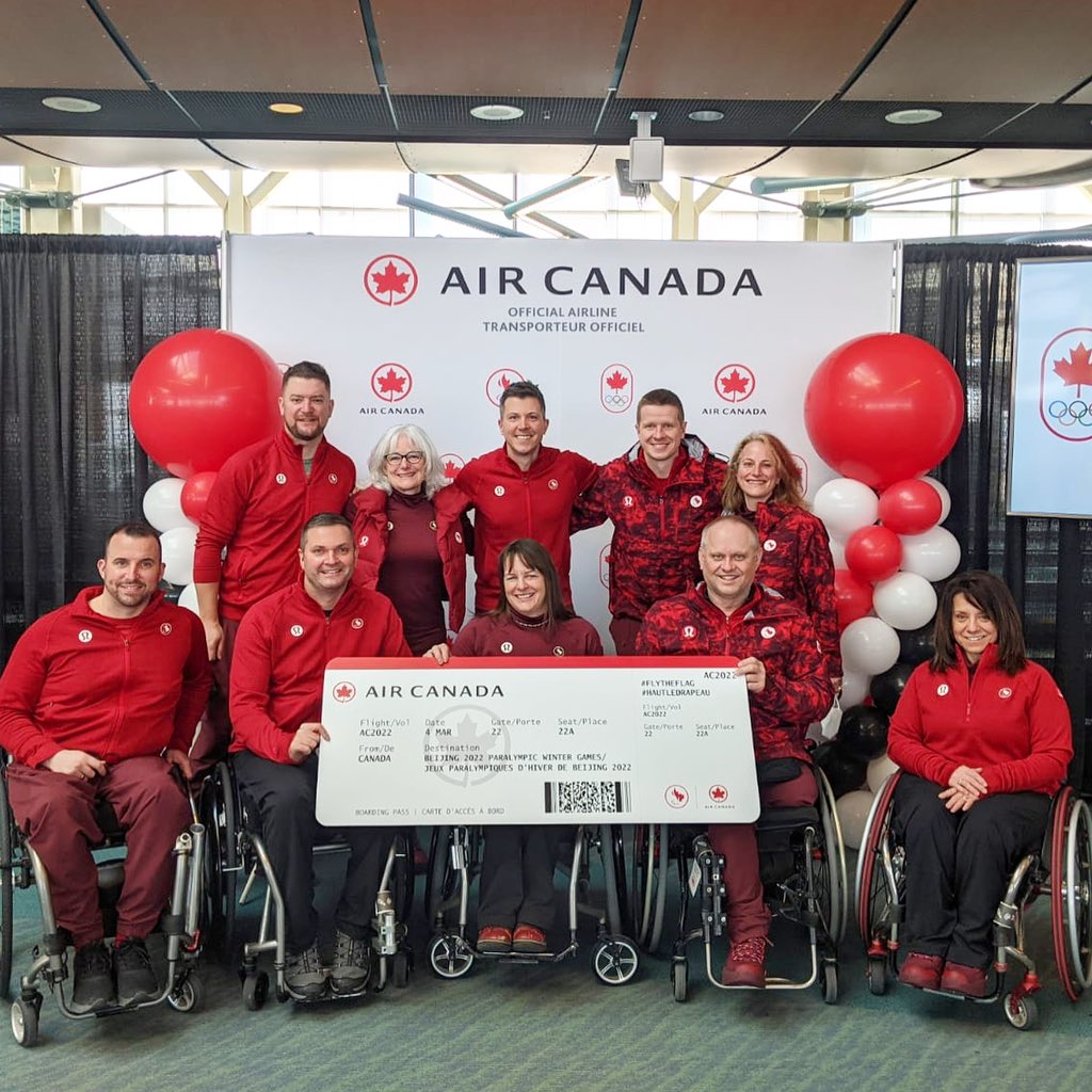 CurlingCanada's tweet photo. Up, up and away! Bon voyage, Team Canada! 🇨🇦 ✈️ 🎟 #Beijingbound #beijing2022 https://t.co/1LF2BsG0Ng