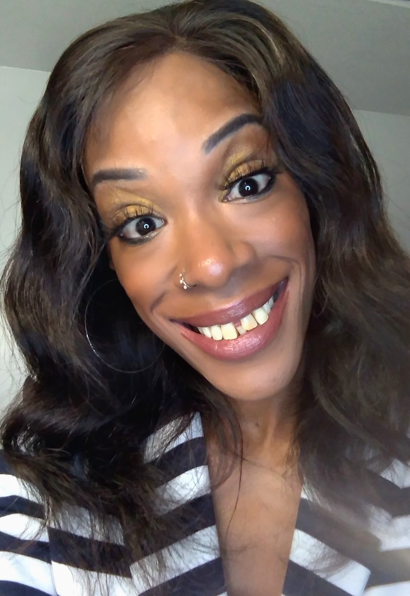 RubyRedRaw's tweet image. A smile is worth a thousand words ✨.