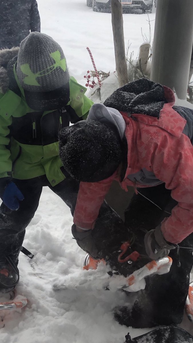 singerocsb's tweet photo. Fresh snow! A perfect day for snowshoeing :) Thank you Ms. White, Mrs. Santo and Mrs. Richards for helping us put our snowshoes on. We also had many Grade 1 students helping each other. What a great teamwork! https://t.co/GBk90F1las