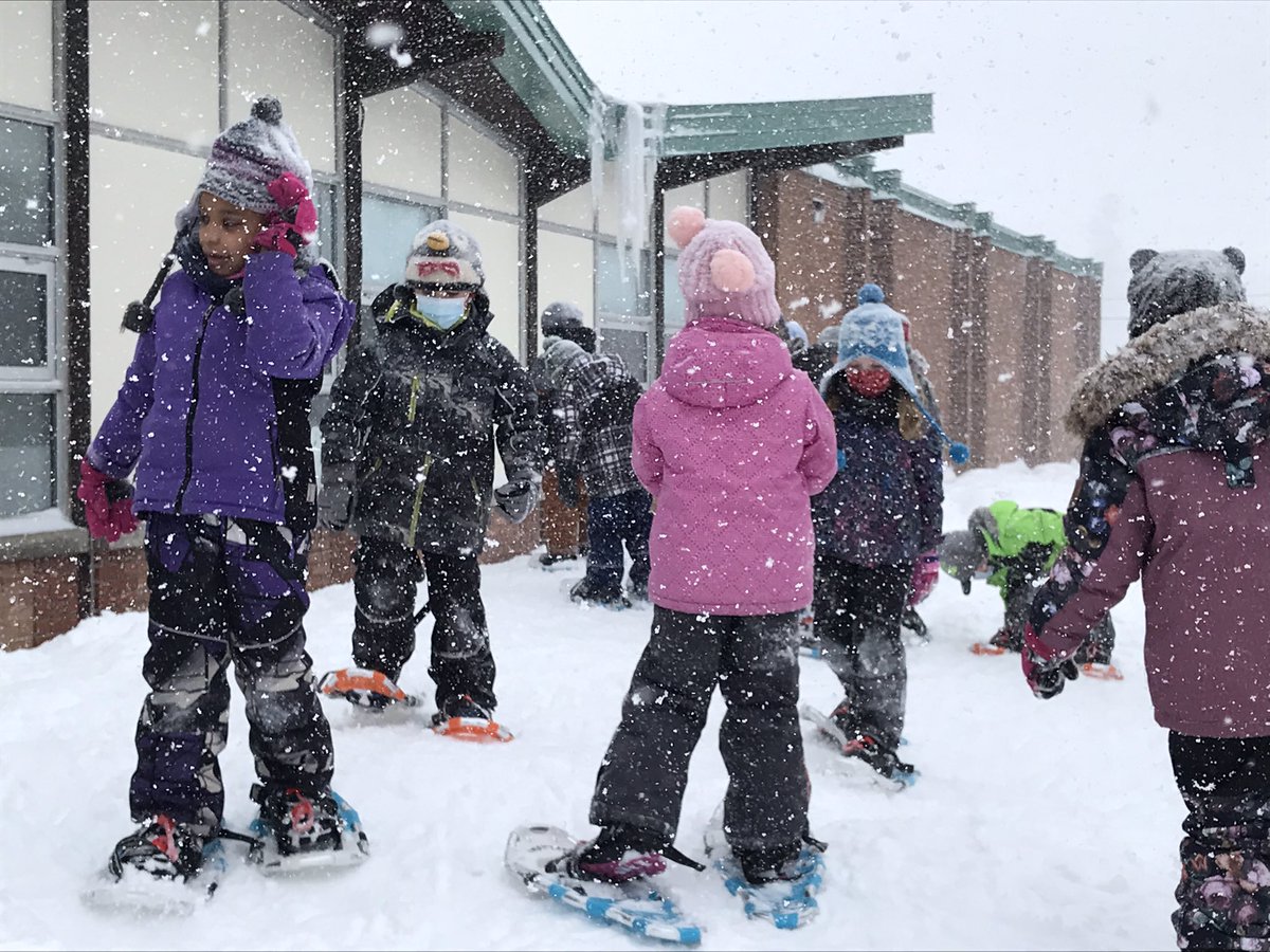 singerocsb's tweet photo. Fresh snow! A perfect day for snowshoeing :) Thank you Ms. White, Mrs. Santo and Mrs. Richards for helping us put our snowshoes on. We also had many Grade 1 students helping each other. What a great teamwork! https://t.co/GBk90F1las