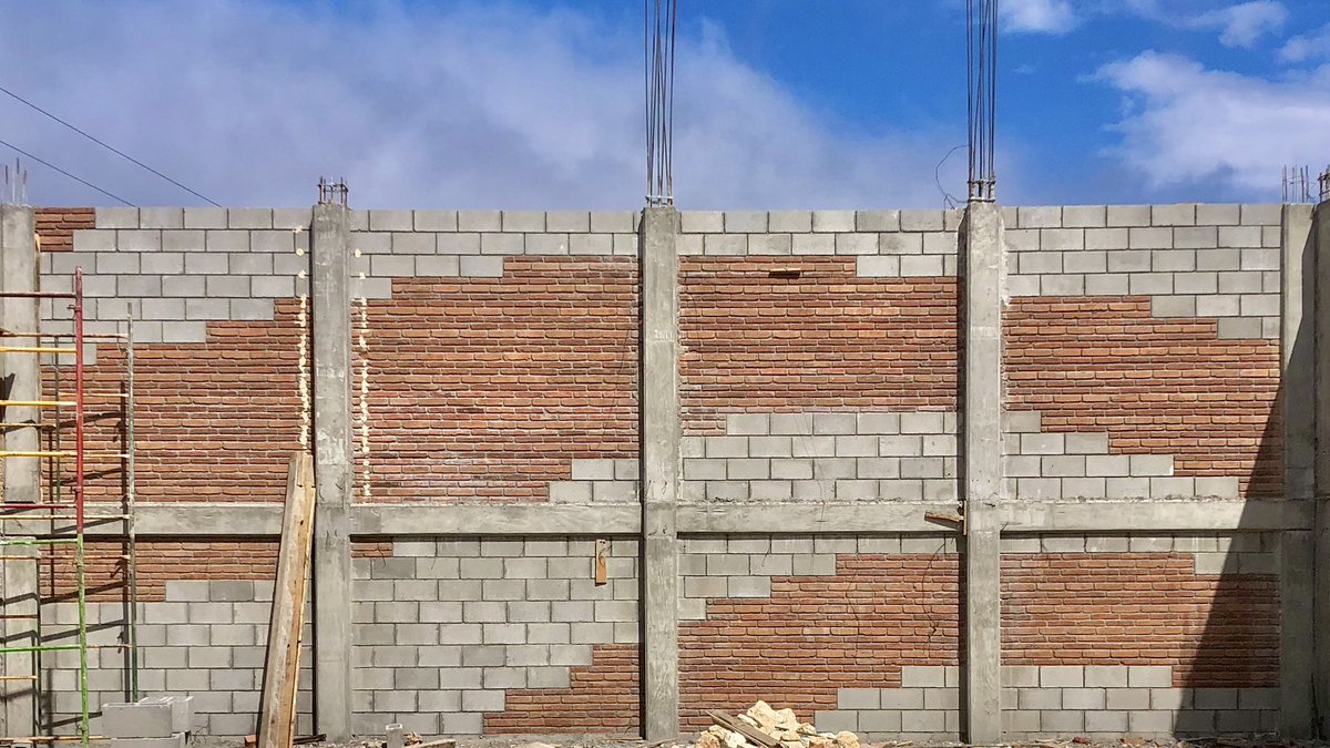 ricarqespinosa's tweet photo. #ProcesodeObra
Bodegas y Estación de Pesaje “El Limón”.
Muros cabeceros.
Ladrillo de la “Rivera de Cupía”.
Ladrillo de “Cintalapa”.
Block hueco @adoblockschis
#Ladrillo
#ConcretoAparente
#TEArquitectos https://t.co/YodpWq6fSI