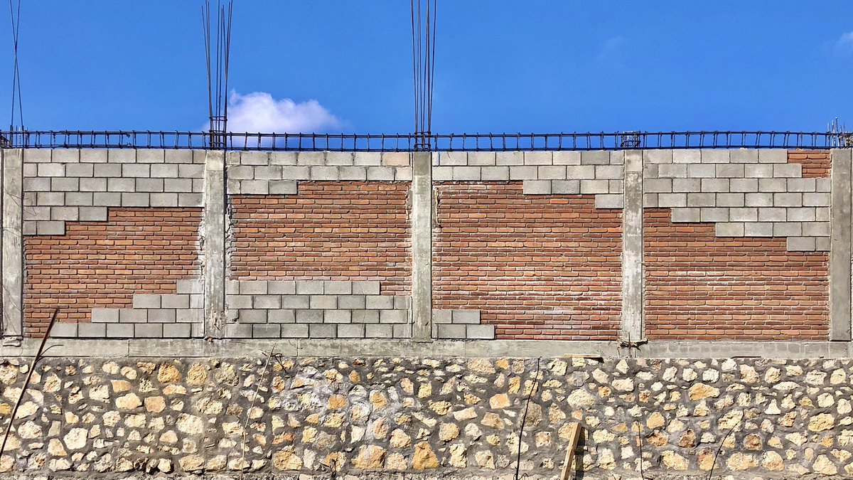 ricarqespinosa's tweet photo. #ProcesodeObra
Bodegas y Estación de Pesaje “El Limón”.
Muros cabeceros.
Ladrillo de la “Rivera de Cupía”.
Ladrillo de “Cintalapa”.
Block hueco @adoblockschis
#Ladrillo
#ConcretoAparente
#TEArquitectos https://t.co/YodpWq6fSI