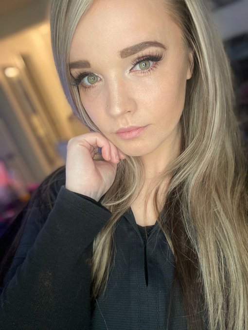 Green eyes are the rarest in the world&hellip; it only makes sense that I have them.. 😏🤣 https://t.co/myLRJ