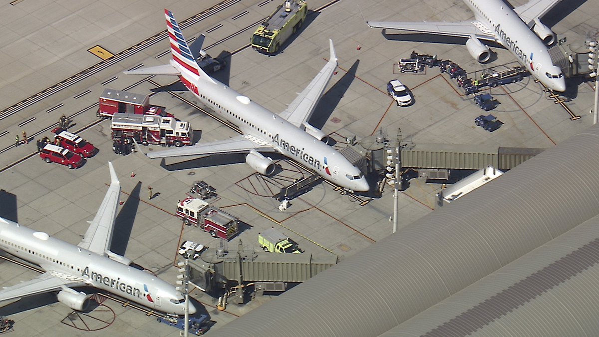 Stu_Mundel's tweet photo. John Wayne Airport HazMat situation at the terminal surrounding an American Airlines Aircraft. Possibly three people exposed. Orange County Fire Authority is handling the incident. @FOXLA @SkyFox https://t.co/jKVlIS1PLL