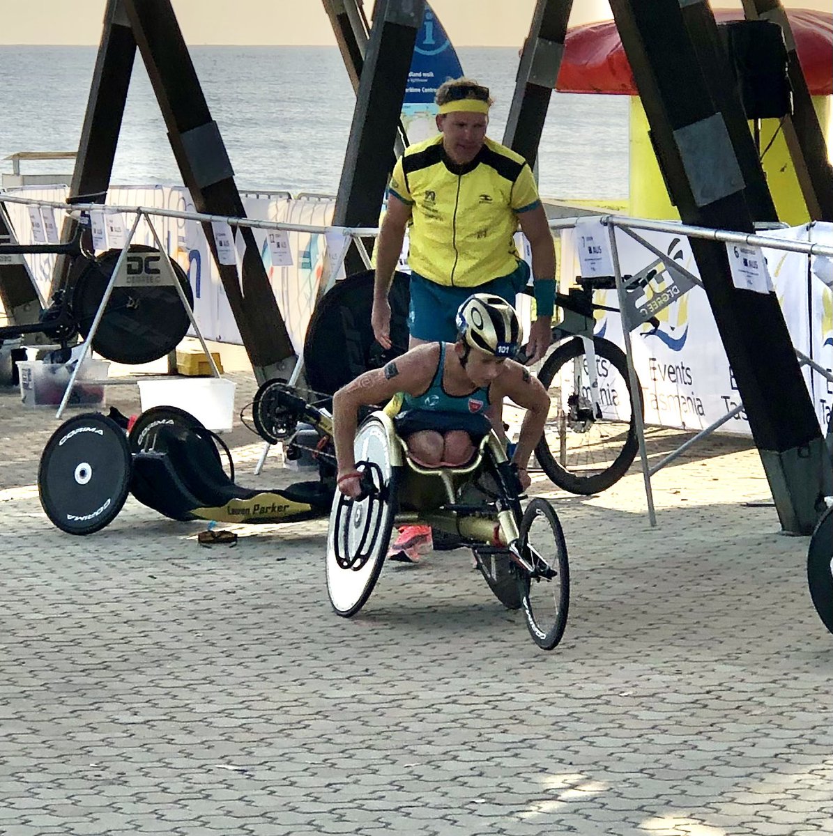 hansonmedia's tweet photo. And this one a shout out for @mrdaverobbo handler extraordinaire and transition king for @_laurenparker_ @TriAustralia in Devonport today #devonporttri https://t.co/iXwJHTmiOT