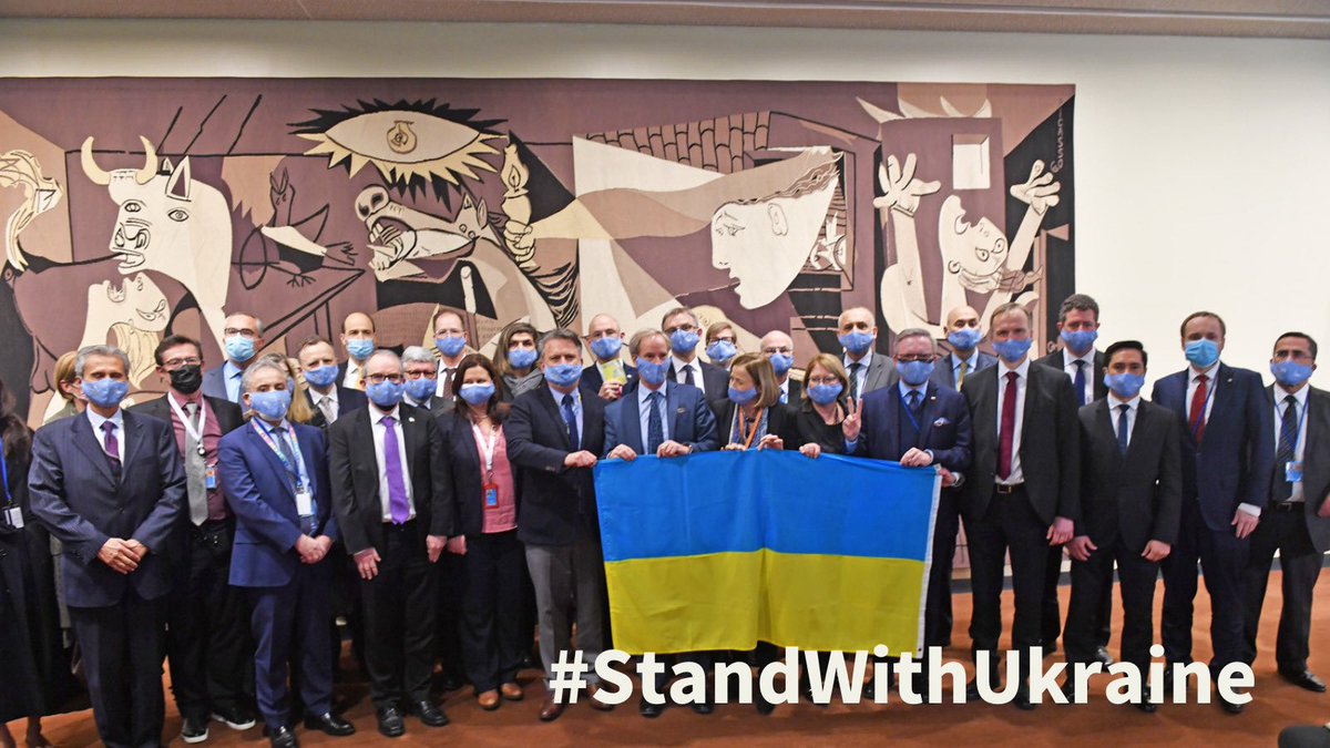 Ahead of a crucial #UNSC meeting to demand an end to Russia's military aggression, EU Ambassadors join Ukraine PR Sergiy Kyslytsya and #StandWithUkraine.
 
The international community expects the UN #SecurityCouncil to fulfil its duty to maintain peace &amp; security.