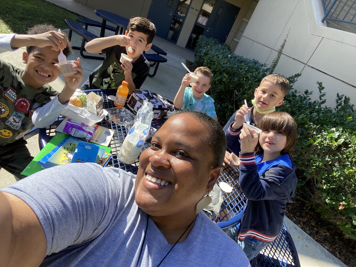 Cass_Francois's tweet photo. Ice cream date with the teacher! A sweet reward for working hard on I-Ready! @CannellaElem #teacherdiaries #confessionsofafirstgradeteacher
#firstgradediaries #Floridateacher #teachertwitter https://t.co/RHFPgubXUa