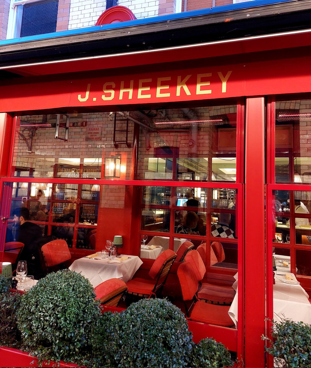SharmL's tweet photo. Absolutely adored my first visit to #JSheekey. The service was fantastic and the food divine. The pudding was so good I nearly stood up and applauded #London https://t.co/u3ZOc4OAuN