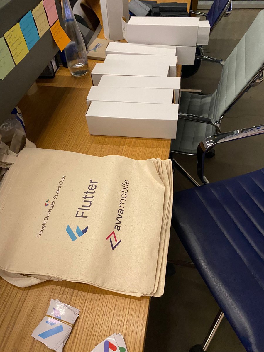 flutterhacktr's tweet image. Hackathondan önce Flutter’ın temelleri için 10 oturumdan oluşan Flutter Eğitimi düzenlemiştik. Son yayınımızda “State Management” ı anlatan sevgili @10VBacik hocamızın kahoot kazananlarına hediyeleri yolda! 🎁
Sponsor olan @avvamobile ‘a çok teşekkürler.🤩