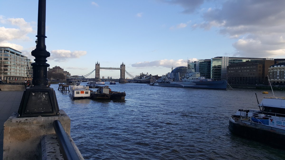 luxton03's tweet photo. Tower Bridge walk
https://t.co/l9ENw5ck7u @SlaterGordonUK @EdYoung45 @howe_nicky @DominicSmithSG 

Fantastic riverside sunshine walk for @Mesouk from Victoria to The Tower of London. https://t.co/HTFaR57NJx