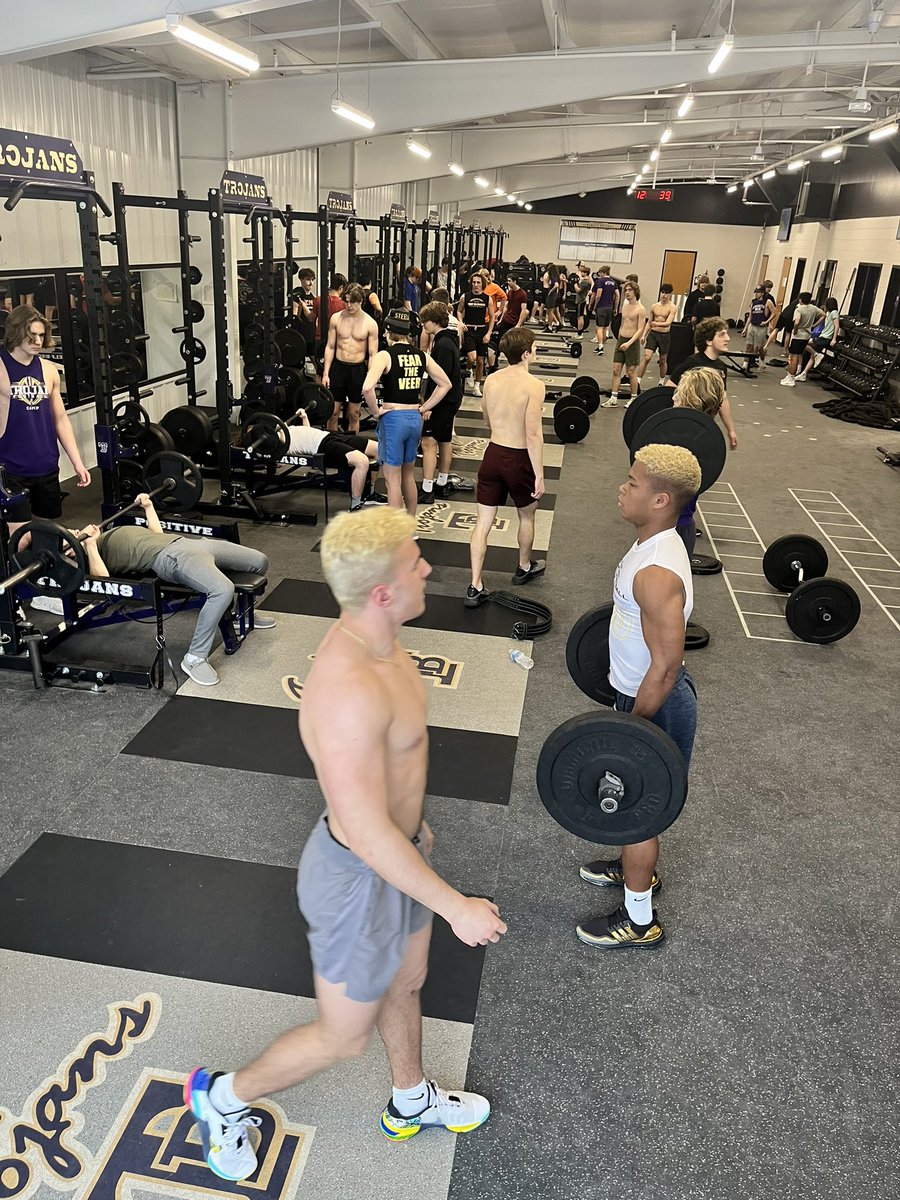JacksonHS_FB's tweet photo. Snow day crew got after it today!  These guys are getting ready to see their weight room numbers explode!  We finished at 3 reps for our heavy set #TPW https://t.co/oGAPUAT3Ol