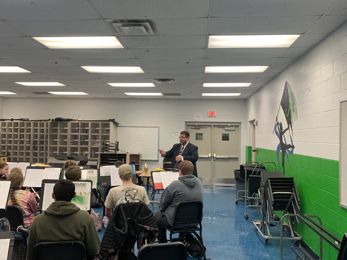 BandsJess's tweet photo. We were very fortunate today to have Dr. DuWayne Dale from Morehead State University come to rehearsal for not just the High School Concert Band, but for our @ejmsjaguarband 8th Grade Concert band

Immense improvement was made on our music thanks to his excellent feedback! https://t.co/lexguijz92
