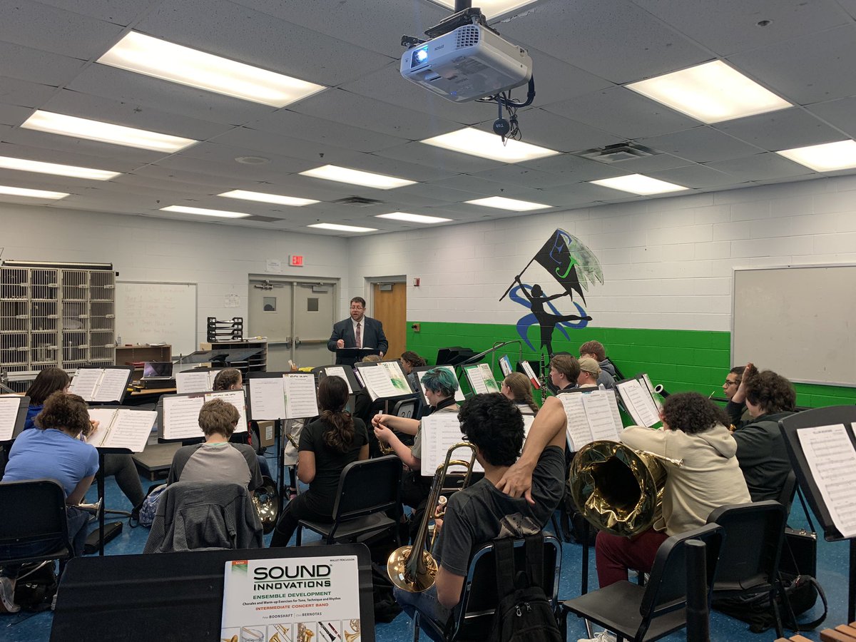 BandsJess's tweet photo. We were very fortunate today to have Dr. DuWayne Dale from Morehead State University come to rehearsal for not just the High School Concert Band, but for our @ejmsjaguarband 8th Grade Concert band

Immense improvement was made on our music thanks to his excellent feedback! https://t.co/lexguijz92
