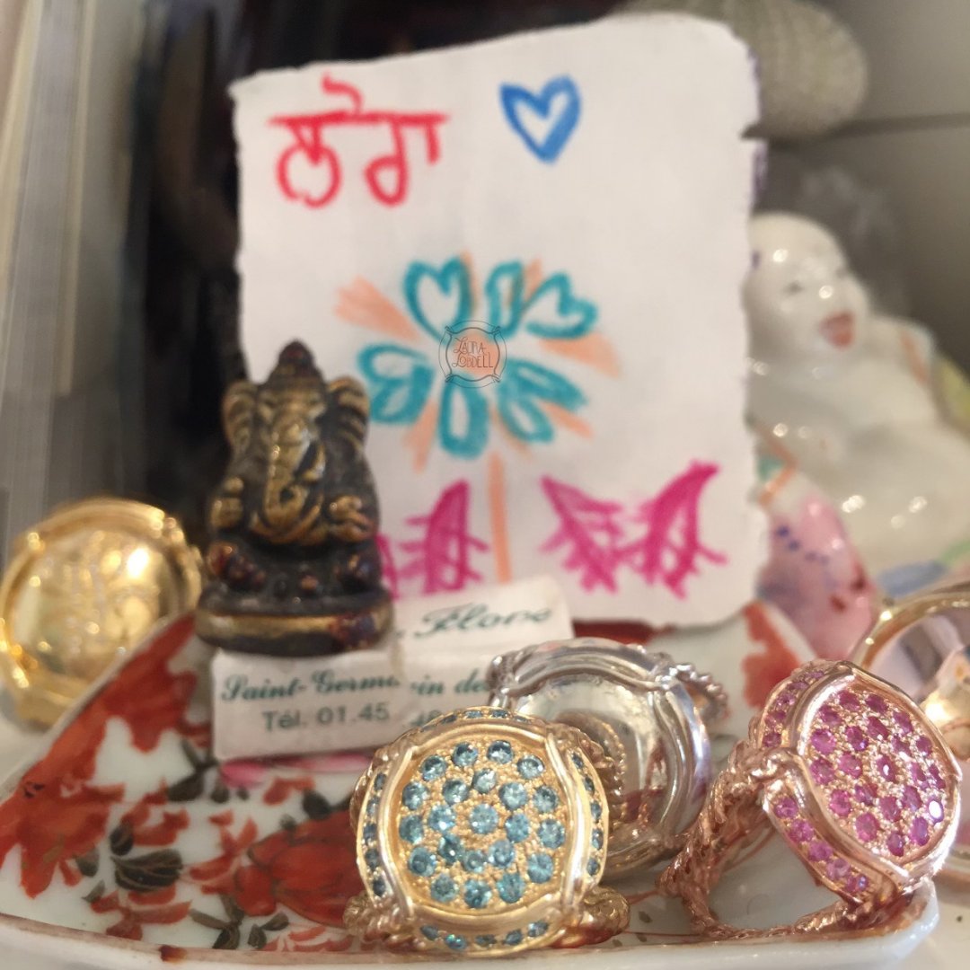 LauraLobdell's tweet photo. For Ganesh - a drawing by talented &amp; wonderful artist Jagdeep Raina, a lump of sugar from Café de Flore and Champers, Baby! 

#chinchin #cafedeflore #jagdeepraina #lauralobdell #champers #chinchin https://t.co/0TE41XXK9W