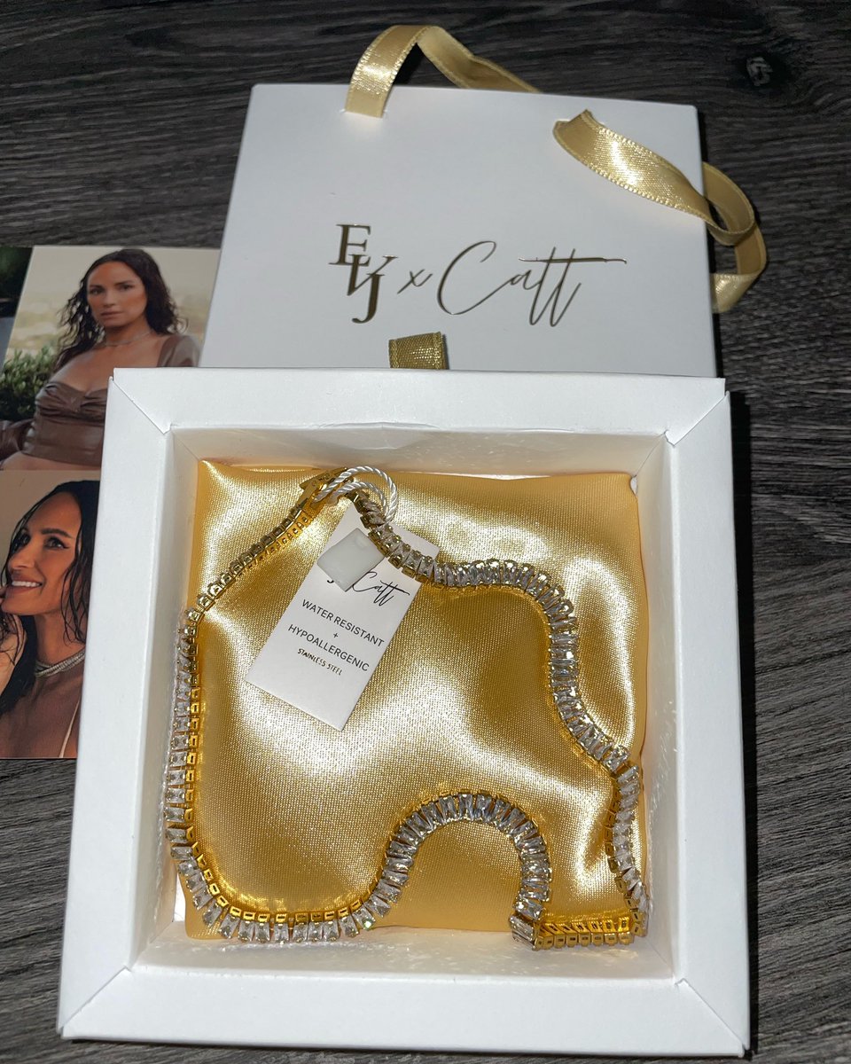 candysizzle's tweet photo. It sure is a beautiful day today. Shouting out Huge Congratulations to you @IAmCattSadler on the beautiful baguette choker collaboration with @EllieVail It’s hypoallergenic & water resistant. Ladies don’t miss out on this jewelry staple! #evjxcatt #evj #indianagirls ✨💎💕 https://t.co/0w9no0GMEF