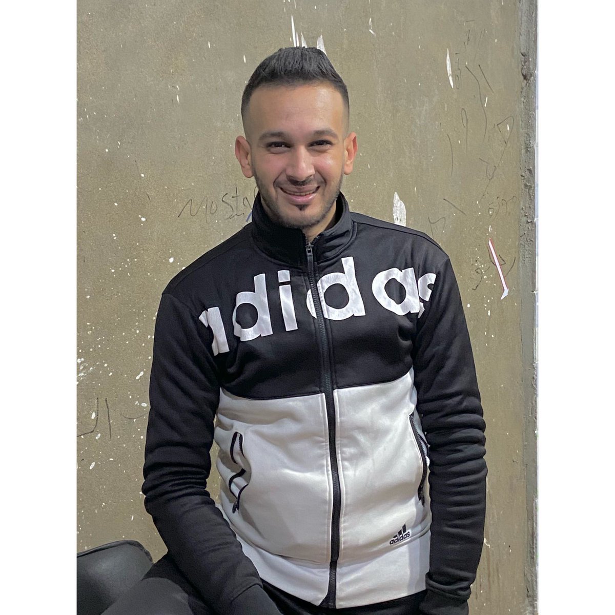 اتنين في حياتك متخسرهمش 
انا و شوفلك كمان واحد.