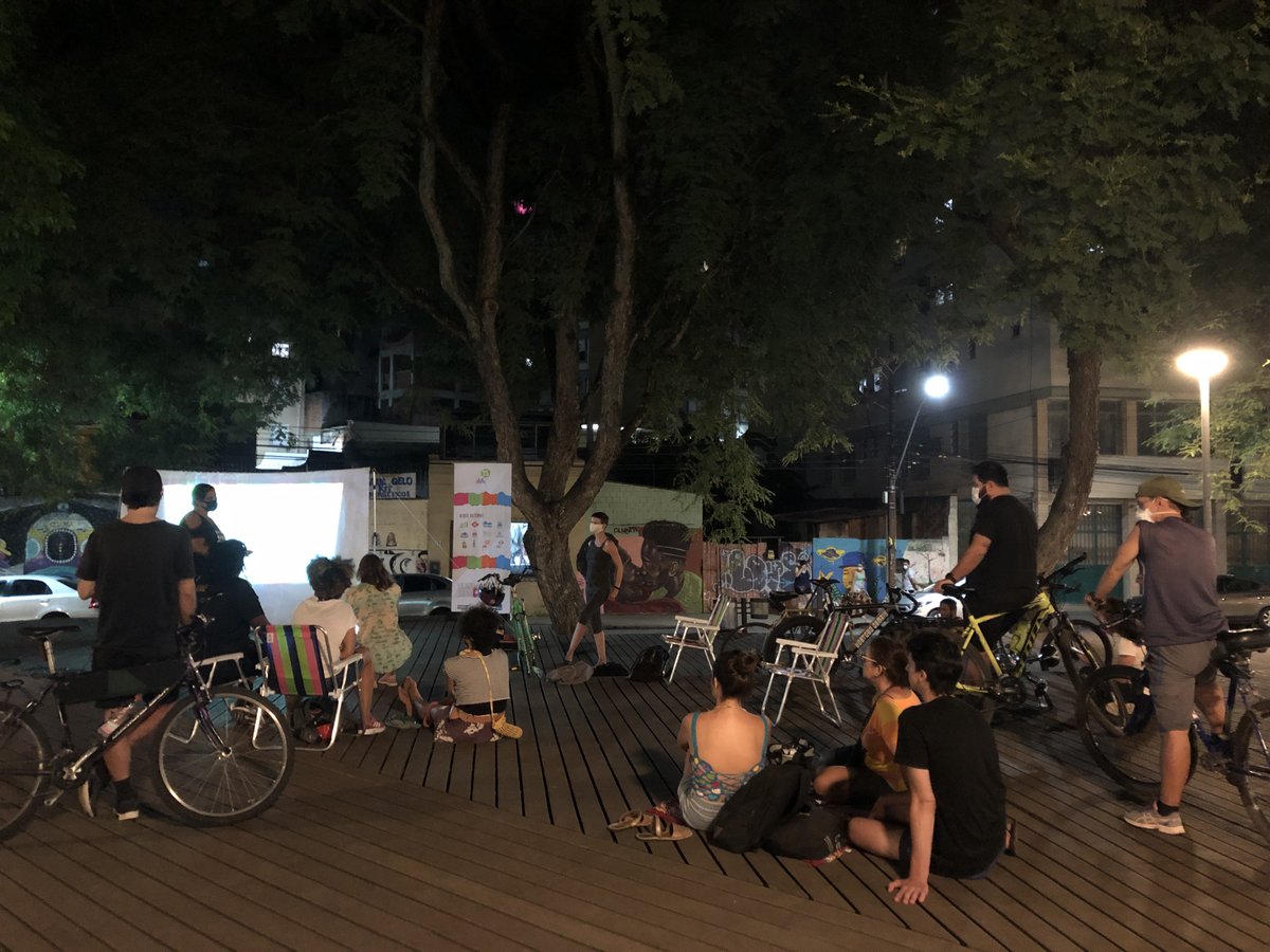 TransLabUrb's tweet photo. Last Wednesday we held the activity "Sessions in the Space", whose theme was ACTIVE MOBILITY.
#walk #bike #caminar #bici #urbanismo #ocupaapraça #takethesquare #tomalaplaza #centrohistorico #portoalegre https://t.co/hG5oCXXJCN