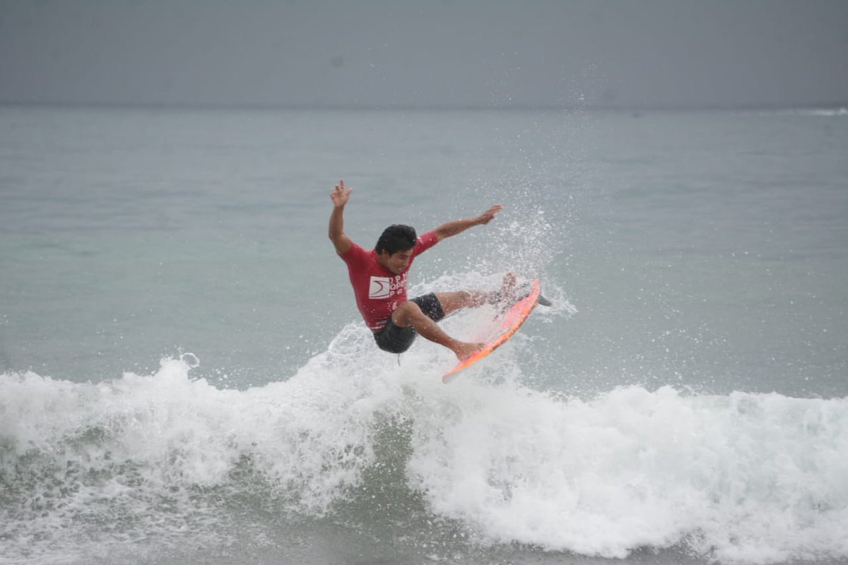 miguelvallejom's tweet photo. 🏄🏻♀️🏄♂️🇪🇨🥇
@mimi_barona y #AlexSuarez
de Montañita,
se quedaron con el primer lugar de la categoría open de la primera fecha del circuito nacional de Surf, que se desarrolló entre el miércoles y viernes en la playa el Murciélago en #Manta.
.
Informe gracias a 🏖️🌅 @NativaBambuEC https://t.co/kBpZlfWKie