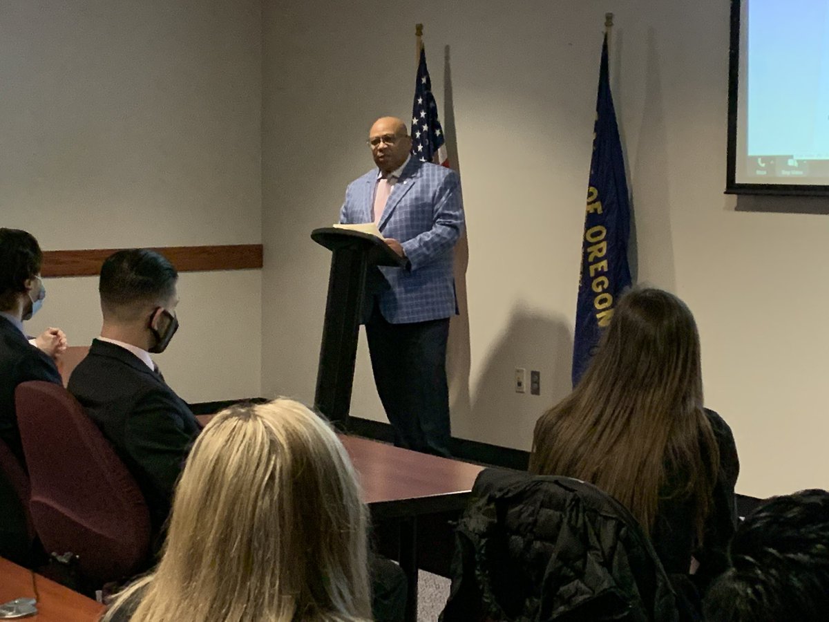 WATOM_UPS's tweet photo. @gditto3 NW Transportation Ops Manager Geoffery Mckenzie, talking Partnership during New member MIP Luncheon.  “The future is bright” @heIIrazor https://t.co/fvIYQUo3vS