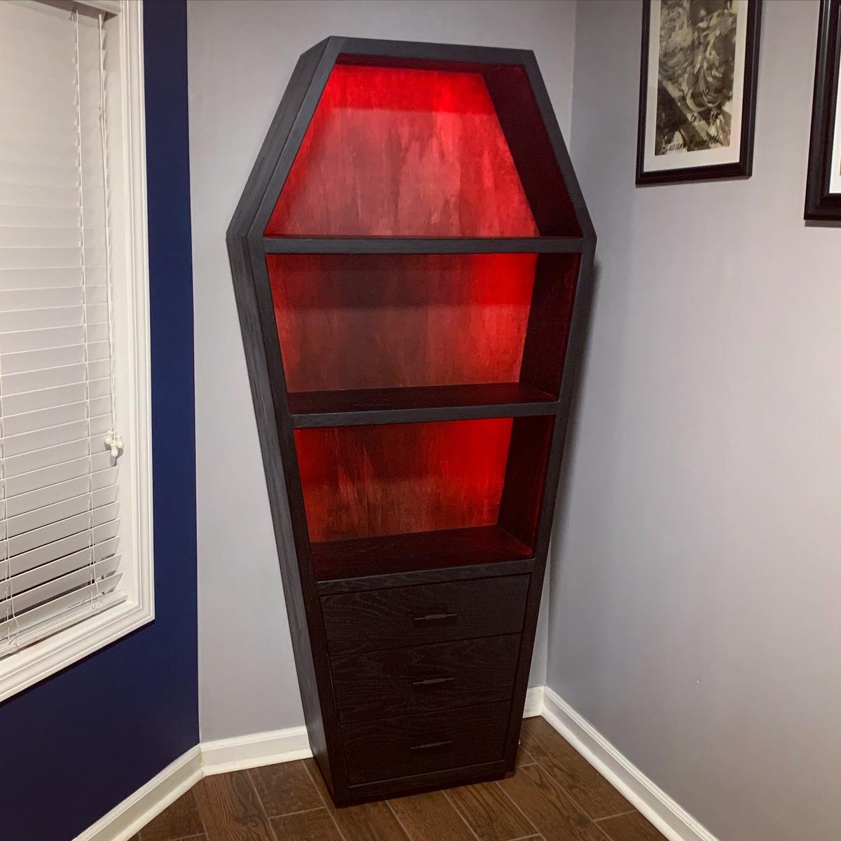 MakeForLife's tweet image. Check out this custom coffin shaped bookcase I made for a client. What books are you putting in it? ⚰️