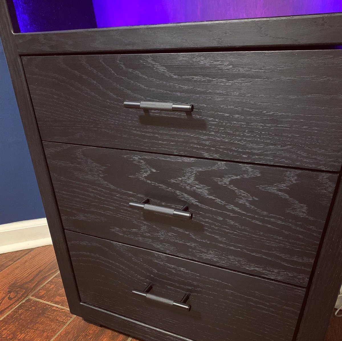 MakeForLife's tweet image. Check out this custom coffin shaped bookcase I made for a client. What books are you putting in it? ⚰️