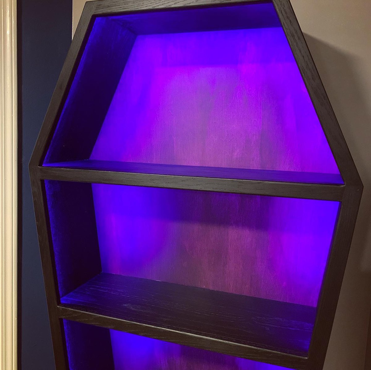 MakeForLife's tweet image. Check out this custom coffin shaped bookcase I made for a client. What books are you putting in it? ⚰️