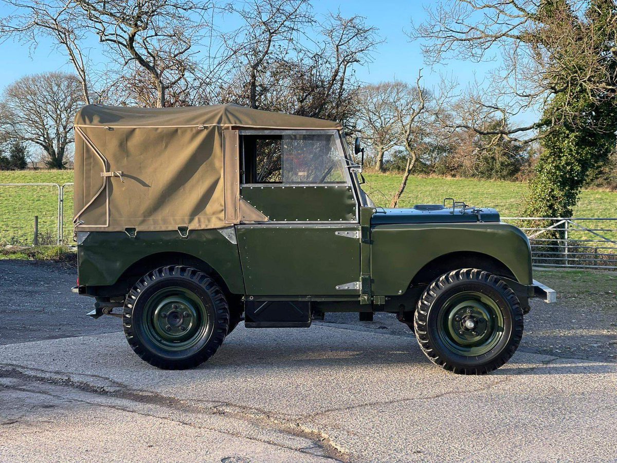 MotorbikeFactor's tweet photo. A FANTASTIC Land Rover Series 1 80” Full Nut and Bolt restoration 1950 Stunning and has to be of the coolest things ever made #land rover call for details 07836388489#motorbikefactory https://t.co/ihxBg8jDYO