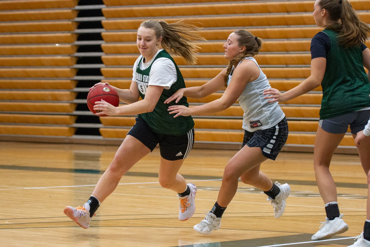 BSUBeaversWBB's tweet photo. Final time on the BSU Gym floor before the Pentagon

#BeaverTerritory | #BothFeetIn https://t.co/JcDMt3z2jb