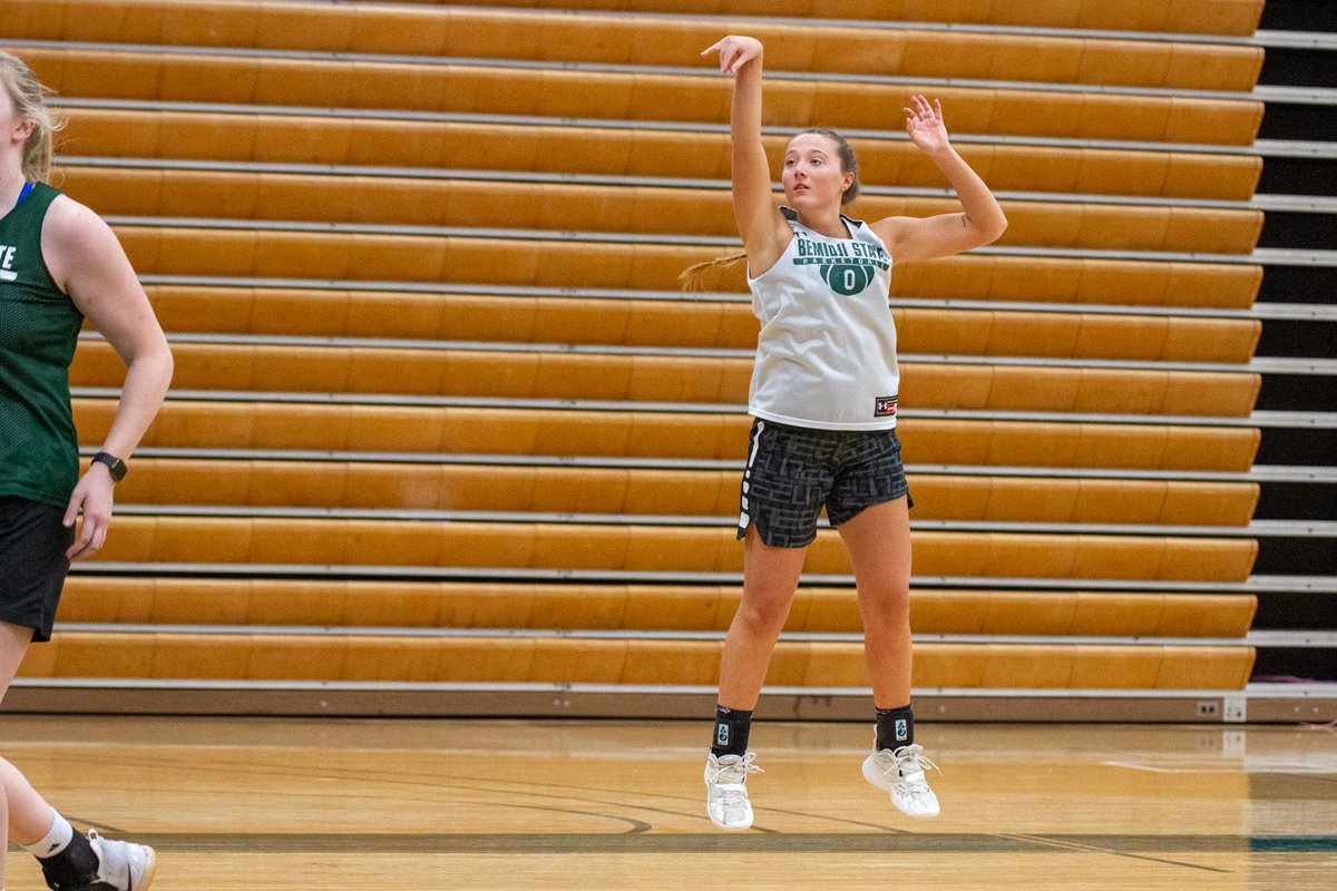 BSUBeaversWBB's tweet photo. Final time on the BSU Gym floor before the Pentagon

#BeaverTerritory | #BothFeetIn https://t.co/JcDMt3z2jb