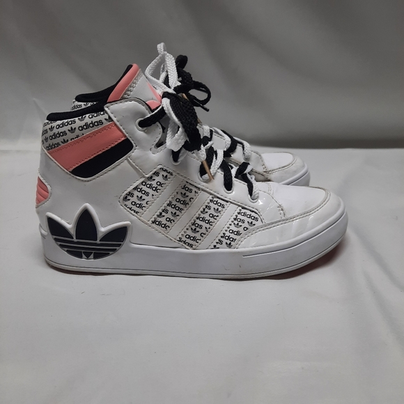 CourtneyO121's tweet photo. So good I had to share! Check out all the items I'm loving on @Poshmarkapp #poshmark #fashion #style #shopmycloset #converse #nike #adidas: https://t.co/zSfp6IAPB4 https://t.co/EoQmoLDv1I