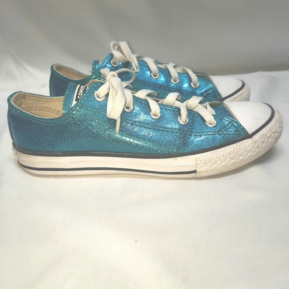CourtneyO121's tweet photo. So good I had to share! Check out all the items I'm loving on @Poshmarkapp #poshmark #fashion #style #shopmycloset #converse #nike #adidas: https://t.co/zSfp6IAPB4 https://t.co/EoQmoLDv1I