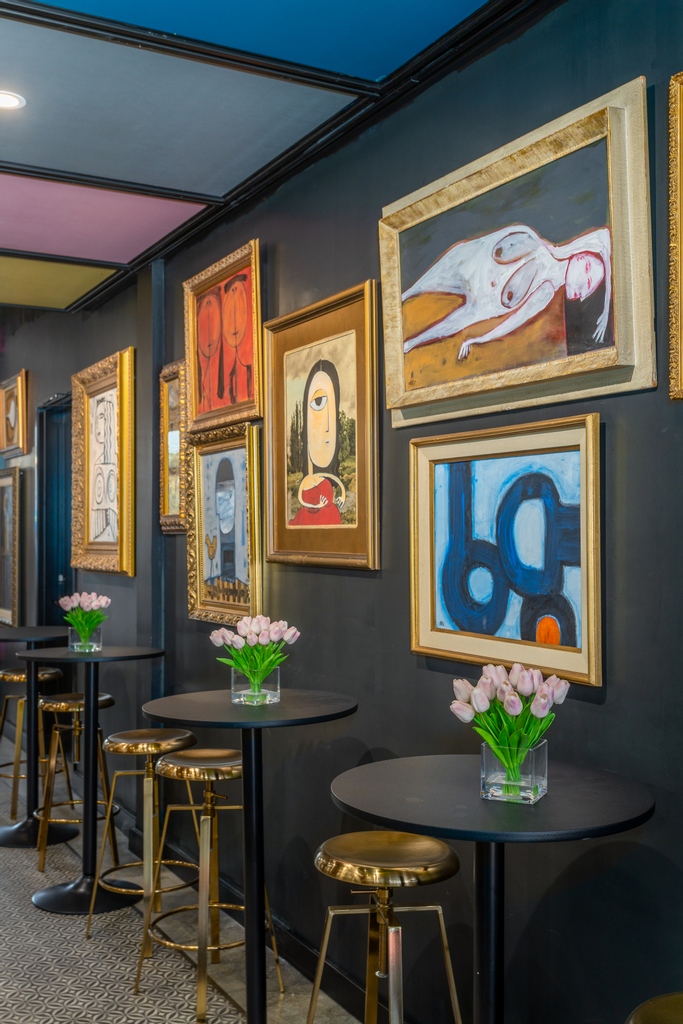 FlanneryXchange's tweet photo. Flannery Exchange not only offers the best spot to work, but the best spot to take a break!

Check out this colorful hallway featuring art from tenant Savage Art Gallery 🤩

📷 Drew Metzger

#visitpalmsprings #flanneryexchange #coworking https://t.co/gO5QONhabf