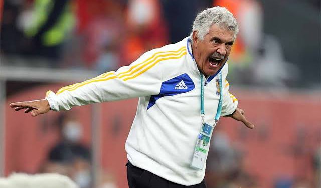 heliohinojosar's tweet photo. Y usted aficionado de Tigres… 

¿Que prefiere? 

La pirotecnia de Miguel Herrera o el orden de Ricardo Ferretti. 

🔄 #Caonismo 🧨
❤️ #Tuquismo 🔒 https://t.co/SiZDn7fTX8