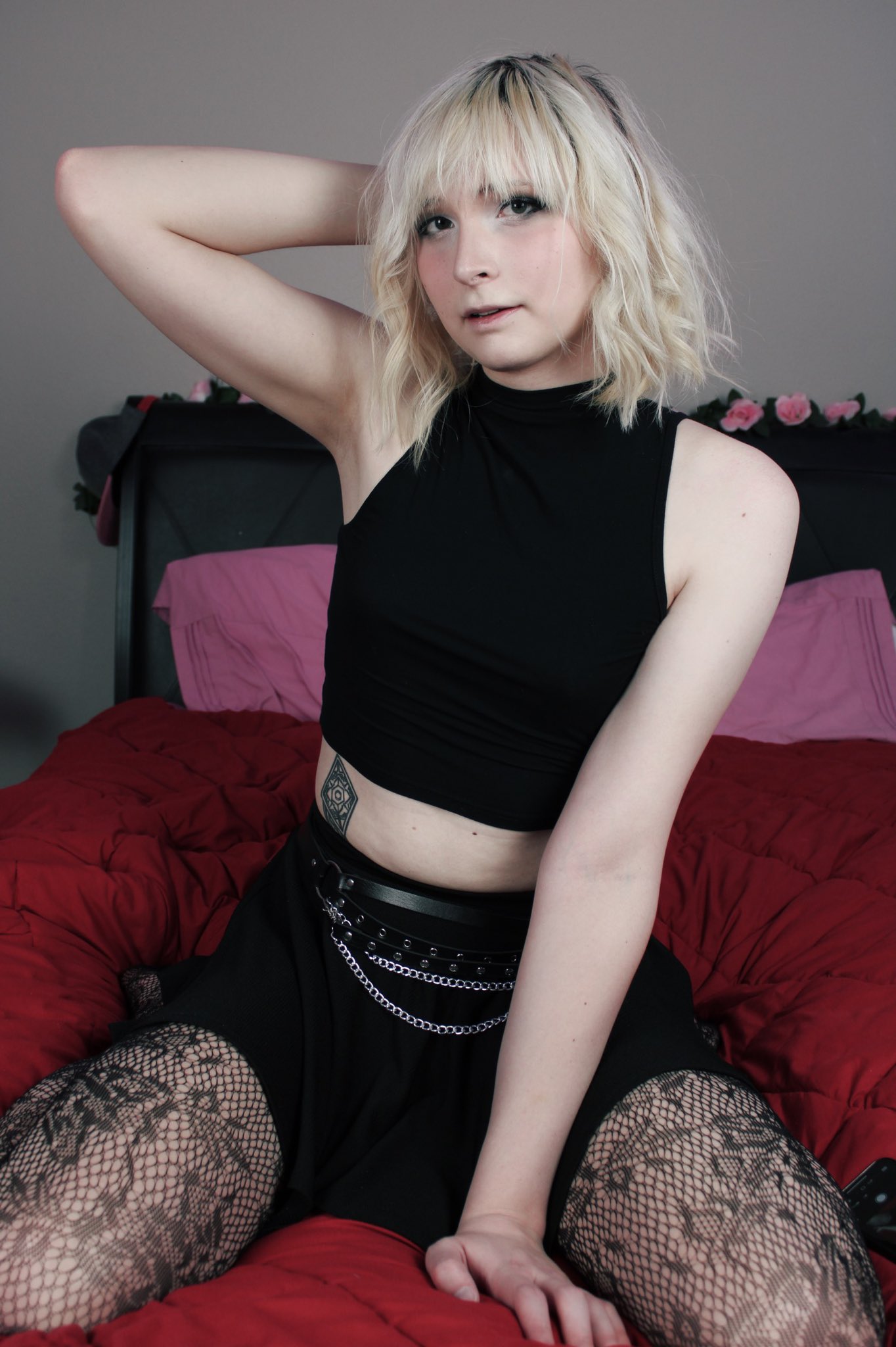 Rose🥀Waltz on X: This might be the hottest I've ever looked  t.coF0nGcwq2Tz  X