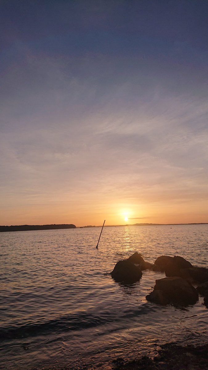 What a difference a week makes! Stunning #sunset from <a href="/SalternsMarina/">Salterns Marina</a> this evening 🌇 👌