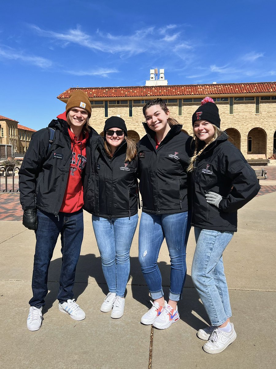 The student assistants here at college connect had an amazing time on Thursday giving a tour of campus to some 5th and 6th graders! It was a cold day, but we all still had a blast! Click the link in our bio and sign up for a tour for your school today!❤️🖤 
#TexasTech #campustour